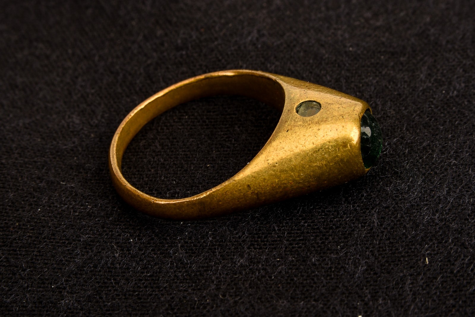 Stanhope Ring Size 8 Green Stone & Naked Lady Peep Show Tiny Picture Antique V24