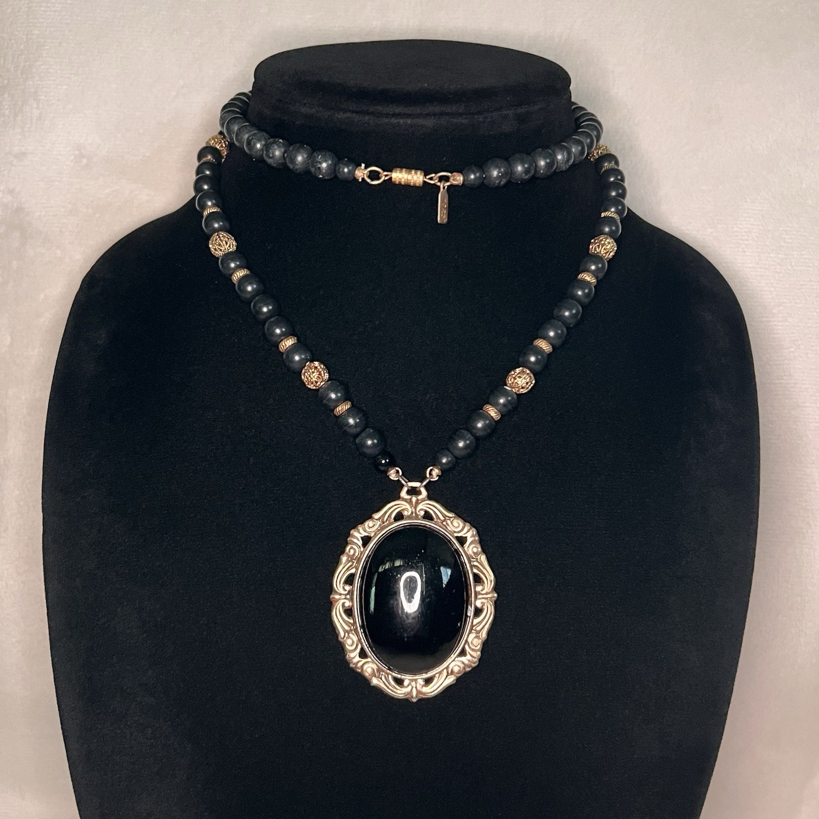 1928 Ornate Black Pendant Beaded Necklace