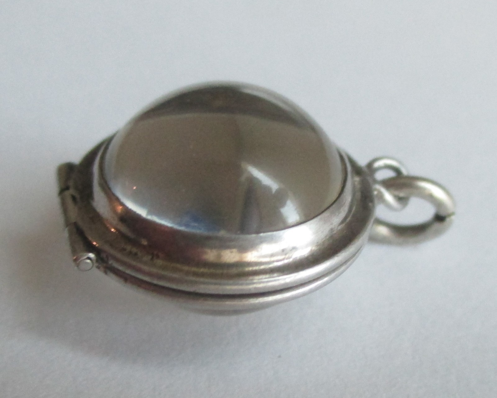 3/4in SMALL VINTAGE STERLING SILVER GLASS ORB LOCKET CHARM POOLS OF LIGHT STYLE