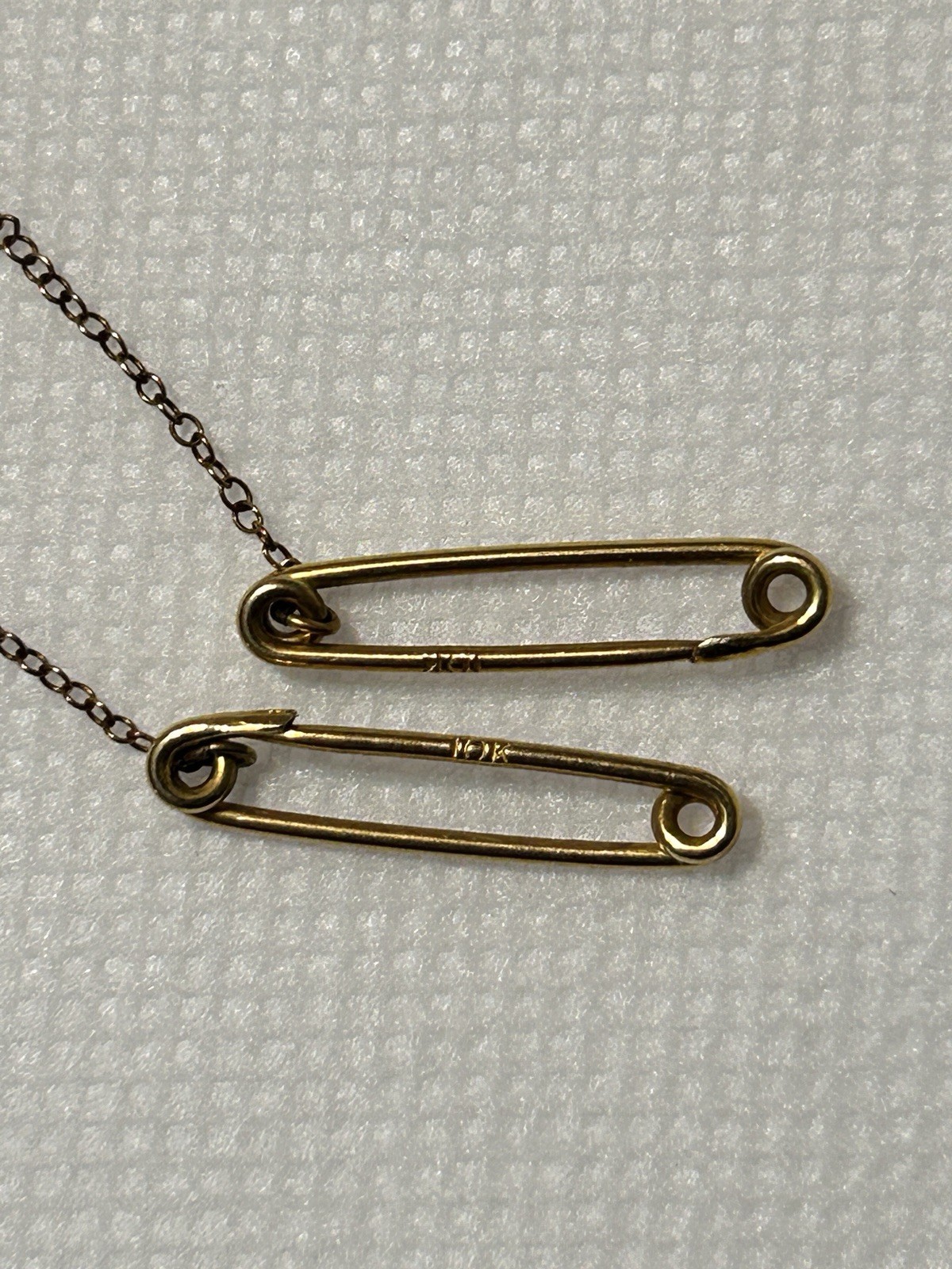 10k Gold Safety Pin Sweater Cable Chain Brooch