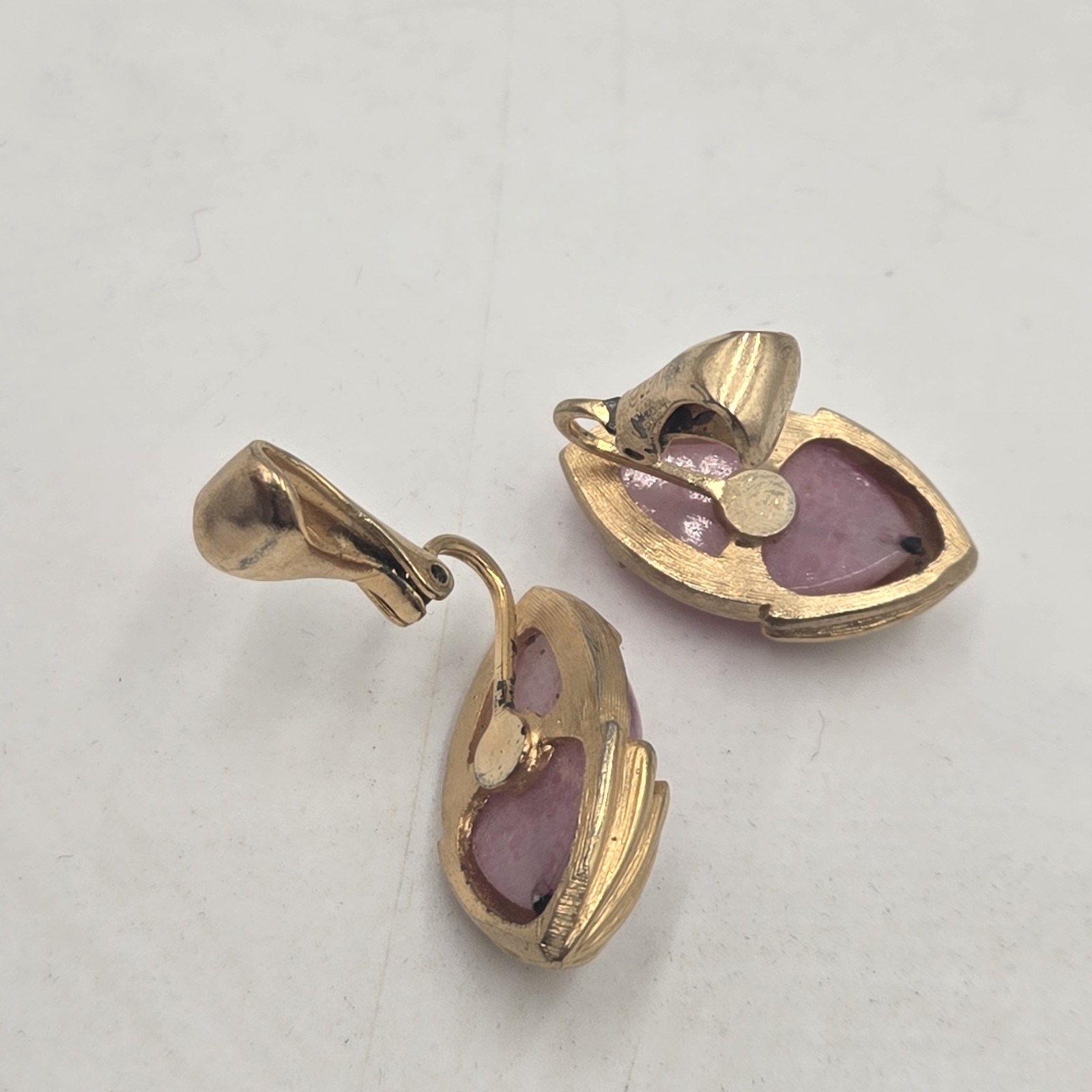 Rare Vintage Kramer Pink Molded Glass Clip On Gold Tone Earrings Oval 1950s