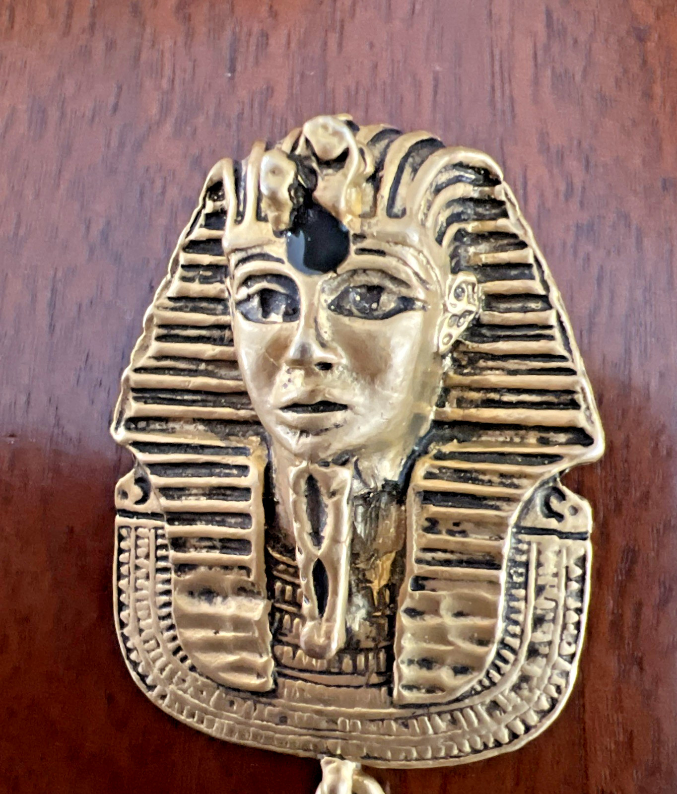 VINTAGE 1978 SIGNED TS PHARAOH SCARAB BROOCH CABOCHON DANGLE YELLOW GOLD PLATED