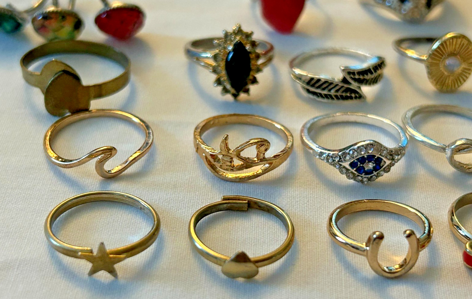 Estate Jewelry Ring Lot 22 Vintage Fashion Collectible Silver/Gold Tone
