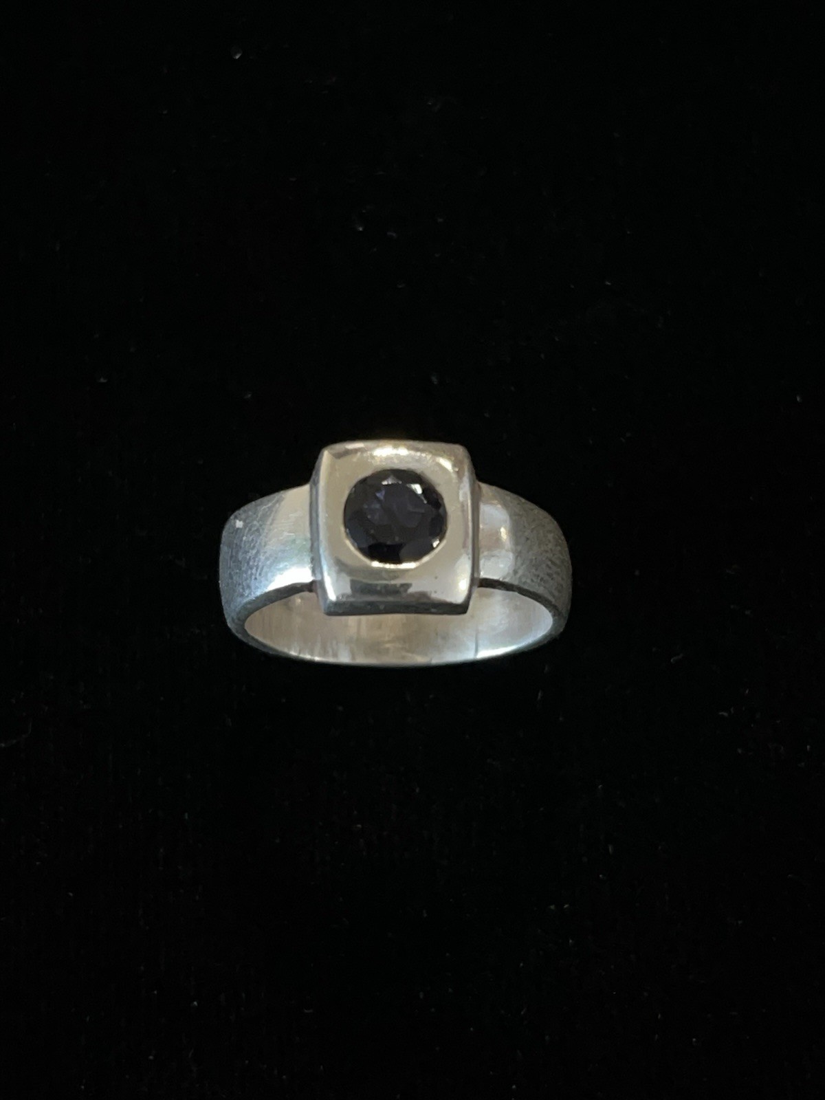 Vintage Sterling Silver 925 Purple sapphire Ring Size 7