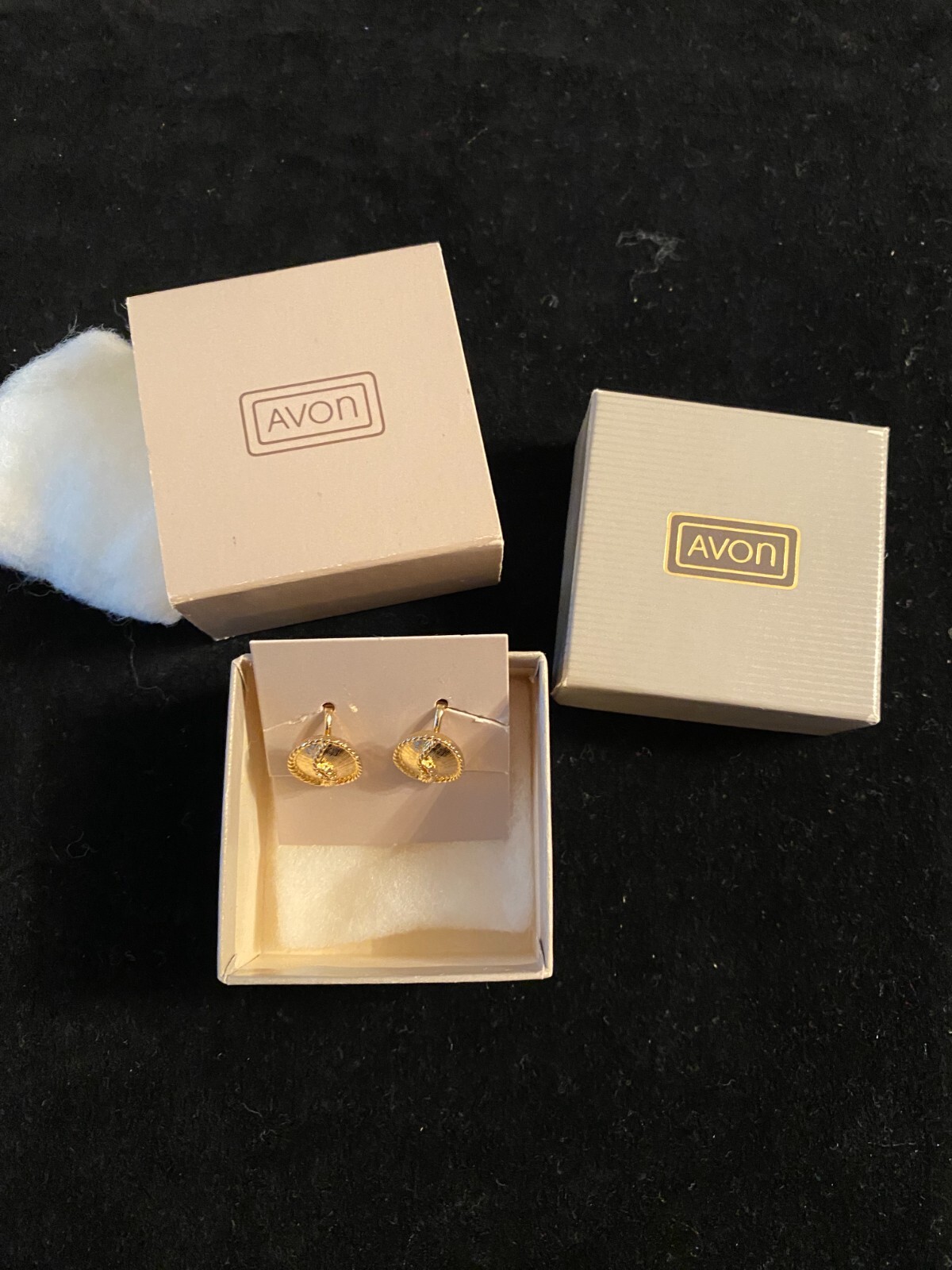 AVON VINTAGE 1984 TEXTURED KNOT CLIP EARRINGS NIB