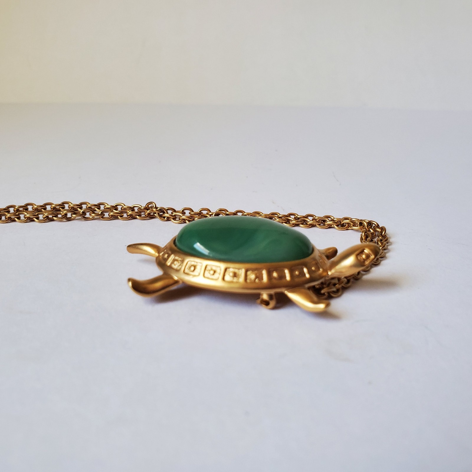 Avon Vintage Turtle Pin Pendant Necklace Brooch Faux Jade Green Gold Tone Signed