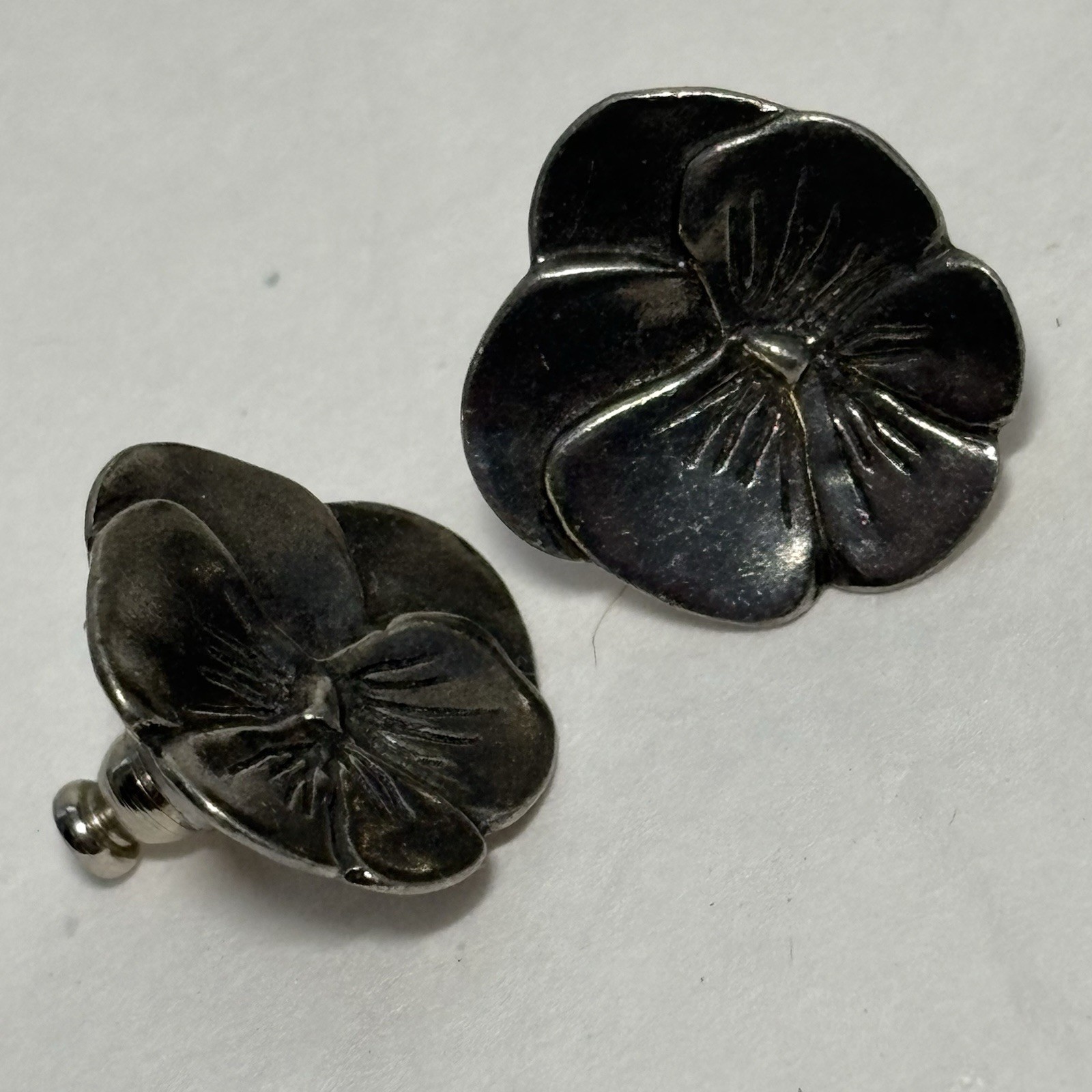 Vintage MVB Pewter Pansy Flower Earrings Petite 1984 2/3″