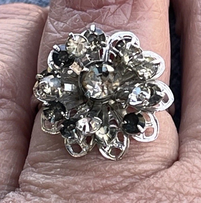 Vintage Sarah Coventry Ring Tiered Flower Clear & Dark Grey Rhinestones Silver