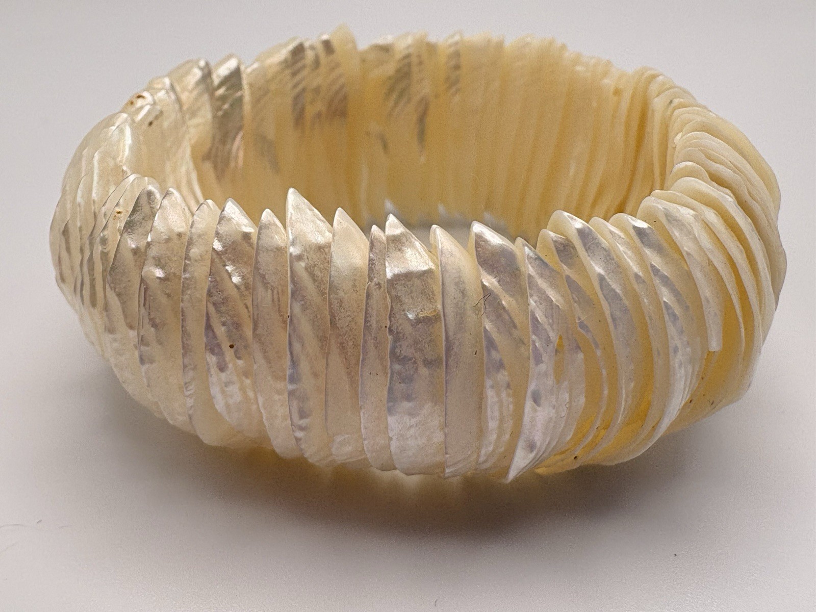 Vintage Articulated Iridescent Shell Segment 1” Wide Stretch Bracelet Size 5.5