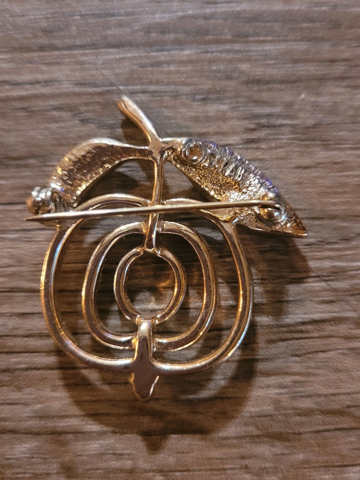 Sarah Coventry Signed Apple Brooch Vintage Gold Tone Pin Costume Jewelry Signed