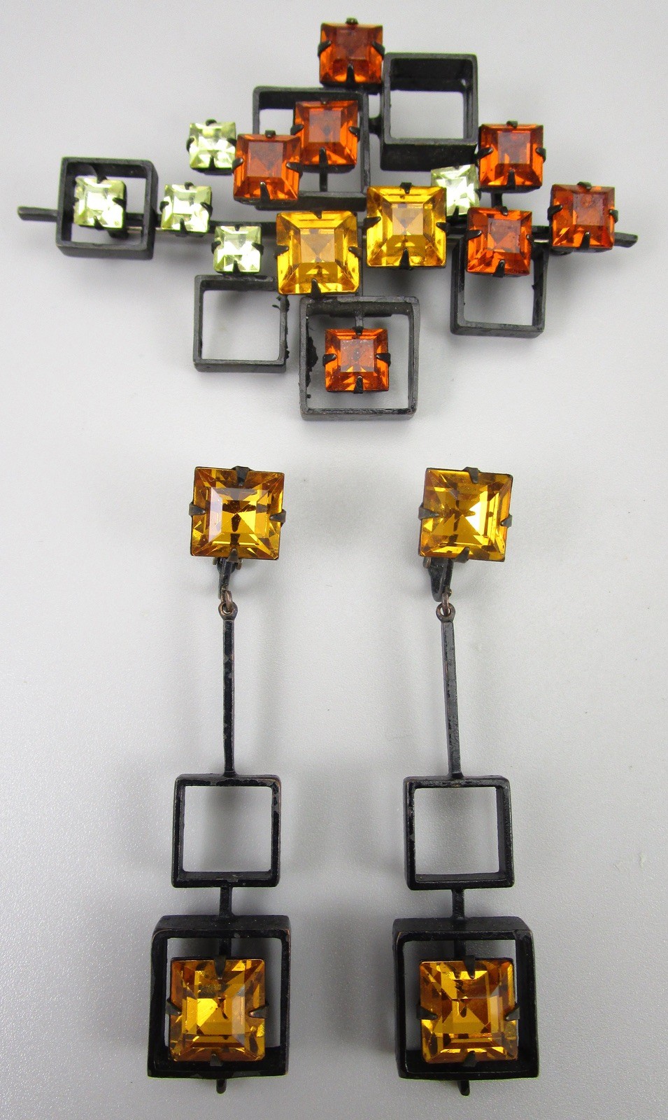 MCM COROCRAFT MODERNIST JAPANNED RHINESTONE MODERNIST BROOCH EARRINGS SET