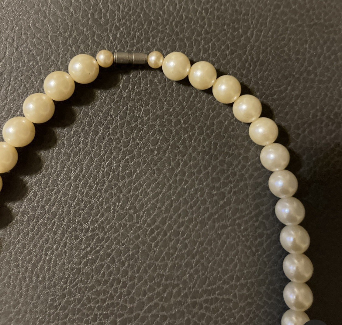 Faux Pearl Bow Necklace 7” Hang Vintage Costume Jewelry Hollywood Regency Glam