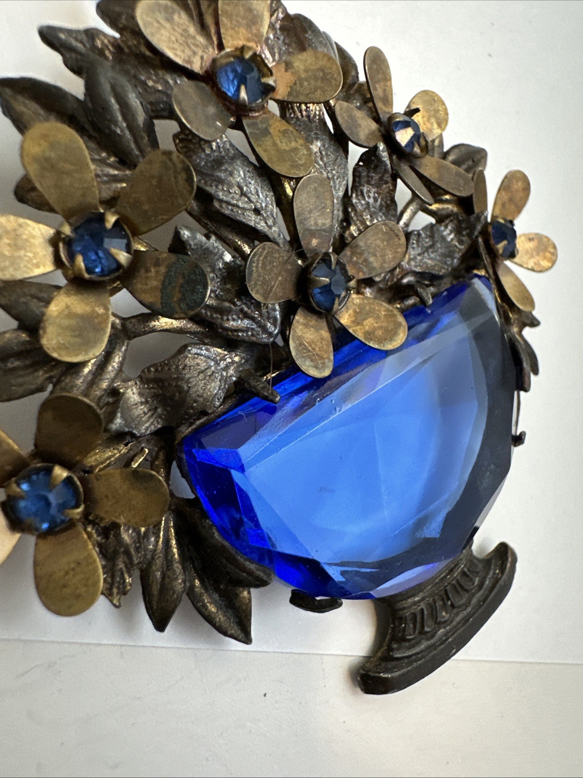 Unsigned GOLDMAN &GOLDMAN BASKET of Flowers Brooch