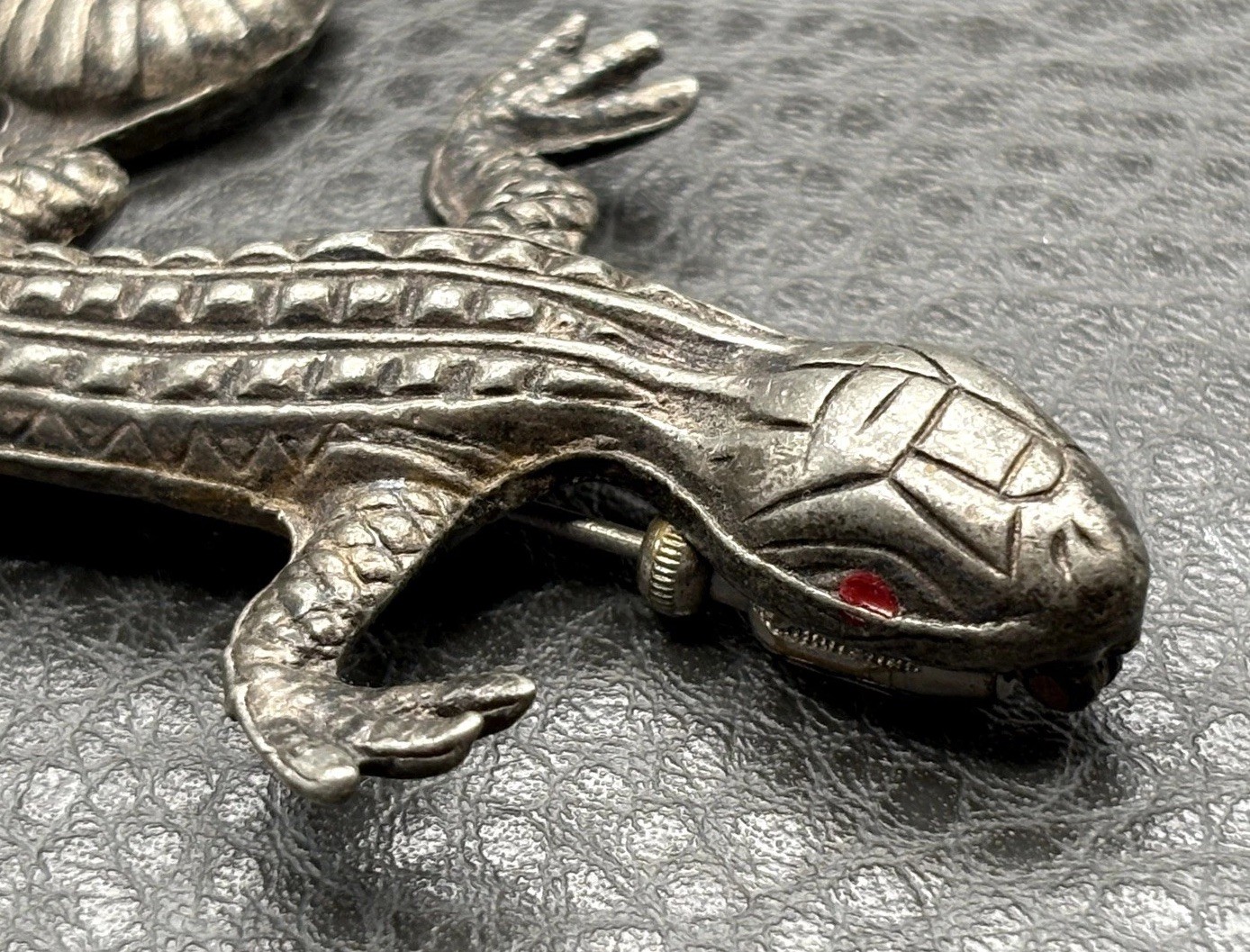 Vintage HUGE Old Pot Metal Lizard Gecko Brooch Pin Red Enamel Eyes Figural