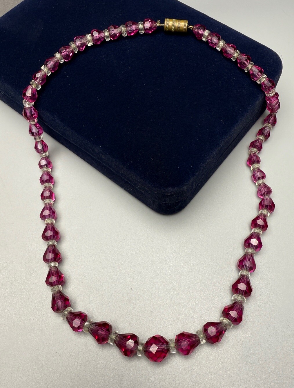 Czech Deep Fuchsia Pink & Clear Faceted Graduated Bead Necklace Vintage 17” 30g