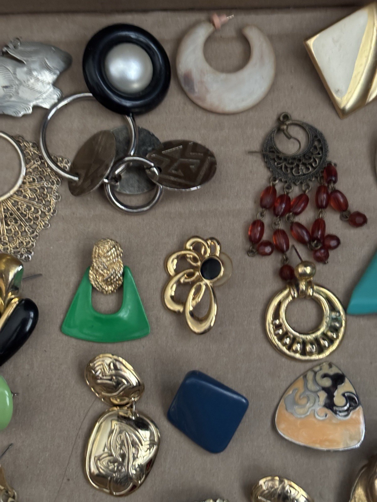 Vintage Single Earrings Crafts Jewelry Lot, Broochs 55+ Pieces