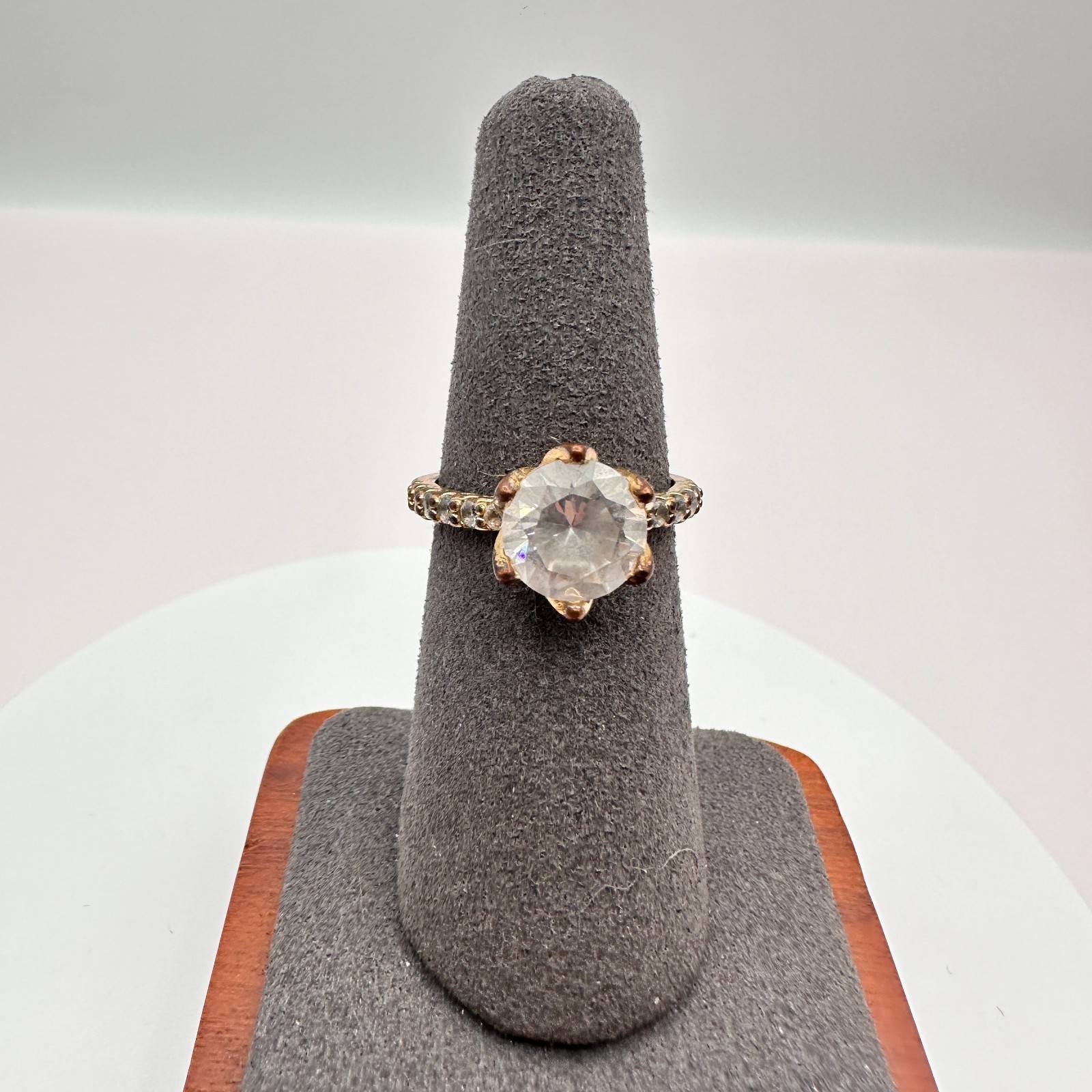 Vintage 90s Gold Tone Solitaire Ring Clear Round Glass Classic Fashion Jewelry