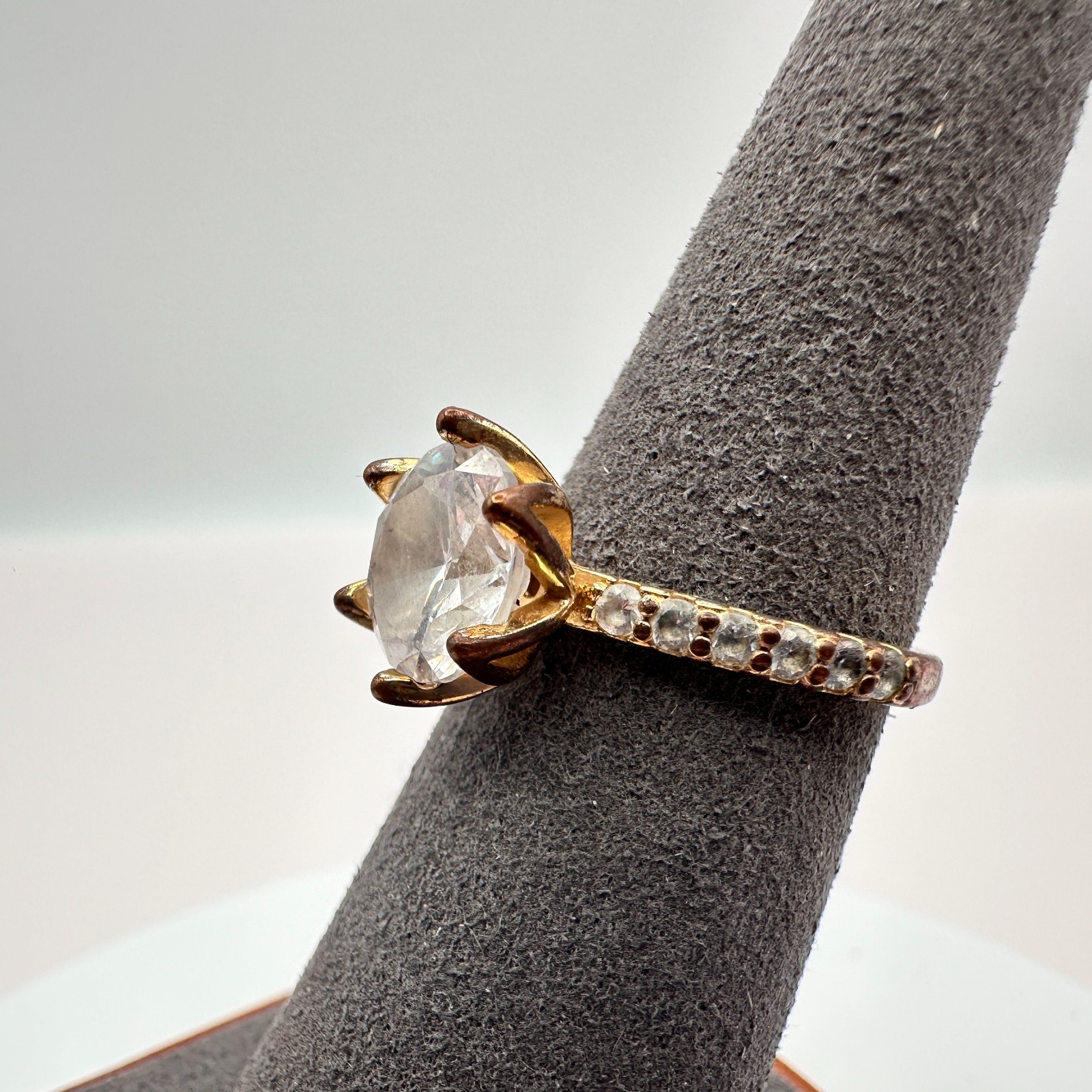 Vintage 90s Gold Tone Solitaire Ring Clear Round Glass Classic Fashion Jewelry