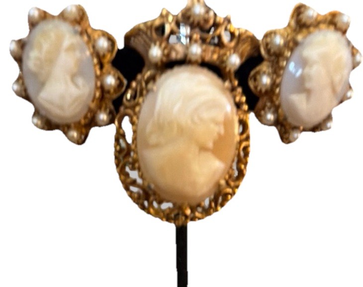 VTG goldtone faux cameo brooch and earrings set PIN FLORENZA