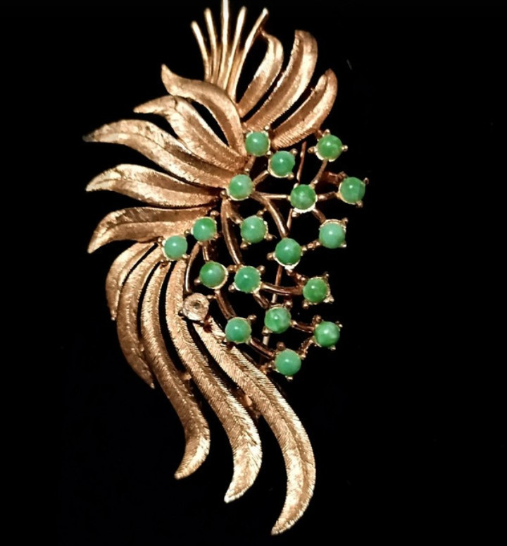 Vintage Crown Trifari Gold Faux Jade Bead Spray Brooch Pin 1960s