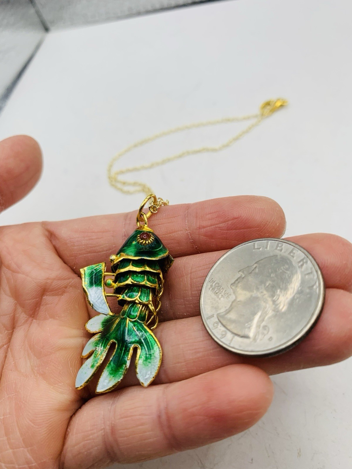 Vintage Lucky Asian Chinese Enamel Articulated Green Gold Tone Fish 16” Necklace