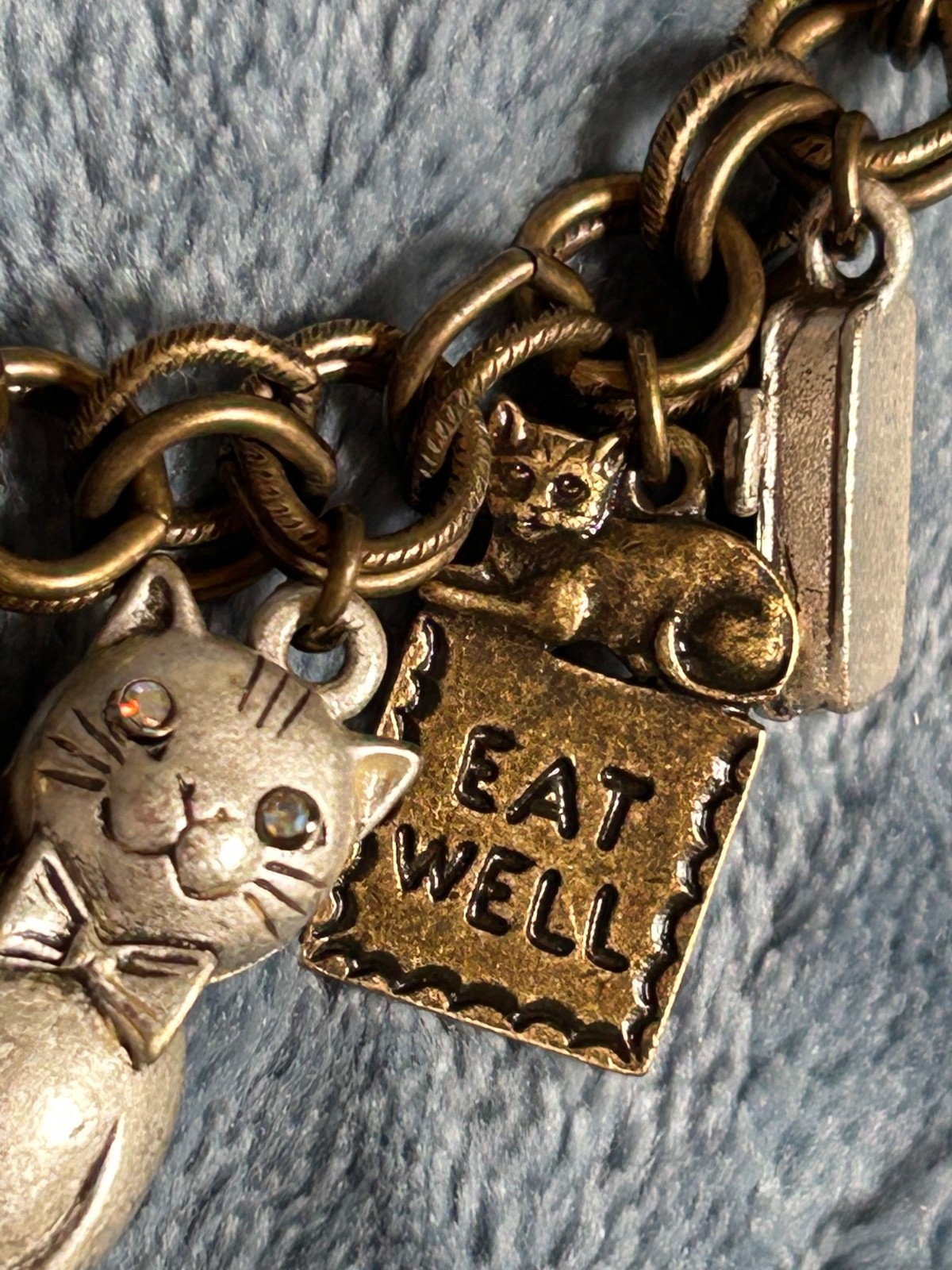 Sweet Romance Vintage Charm Bracelet cat kitty mouse themed nwot toggle closure