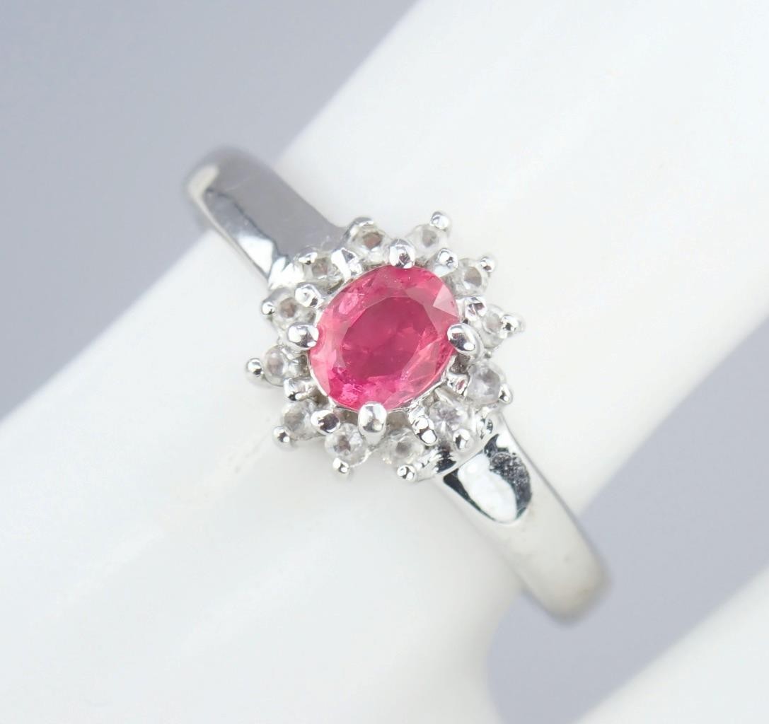 Beautiful Vintage Estate Solid 9K White Gold Red Spinel Floral Ring Size 7