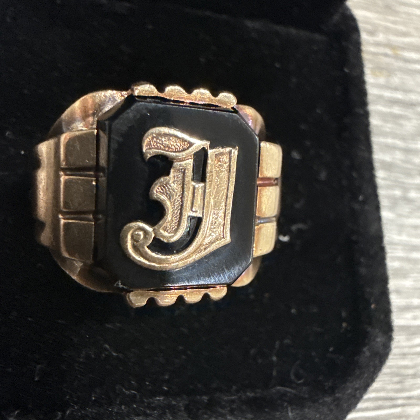 Vintage 10K Yellow Gold Black Onyx Signet Ring Monogram “J” 5.7 Grams Size 9