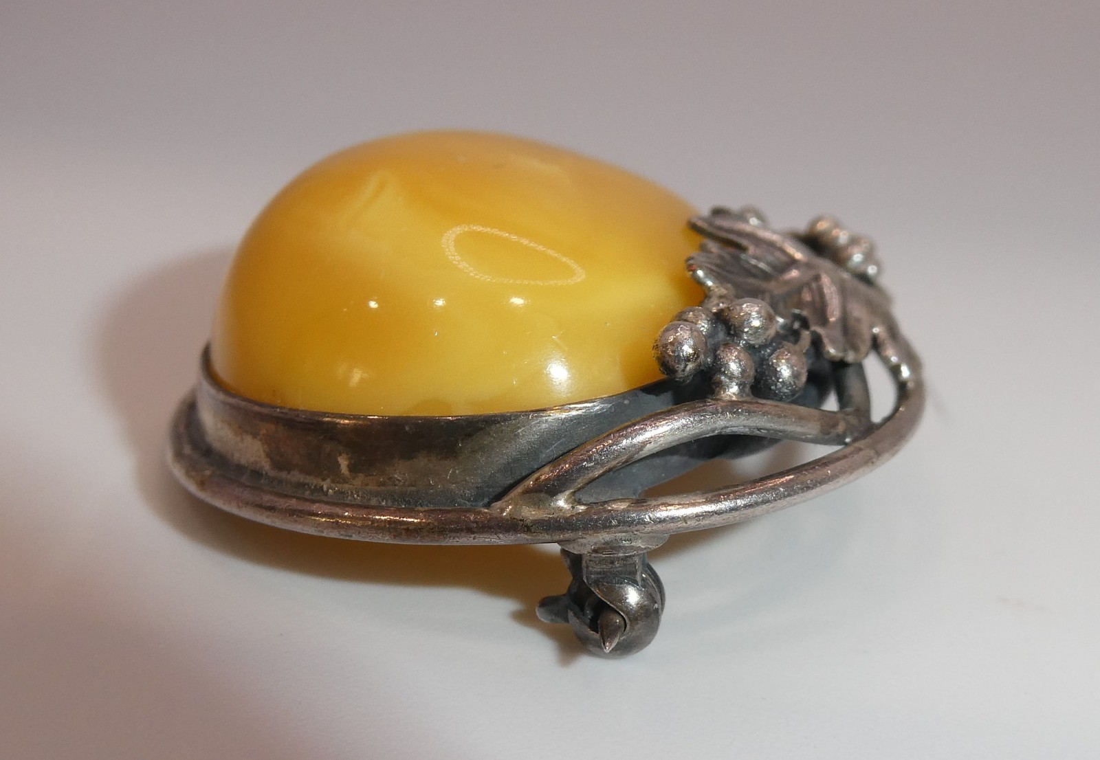 Vtg Art Nouveau Sterling Silver Cabochon Butterscotch Egg Yolk Amber Brooch Pin