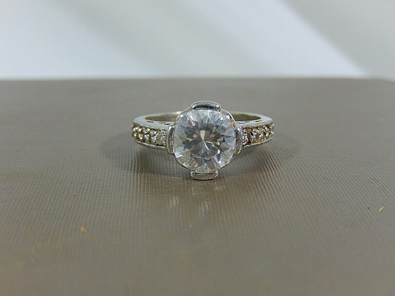 VTG 925 STERLING SILVER PRONG SET CLEAR CZ WITH CHANNEL-SET ACCENTS RING SIZE 7