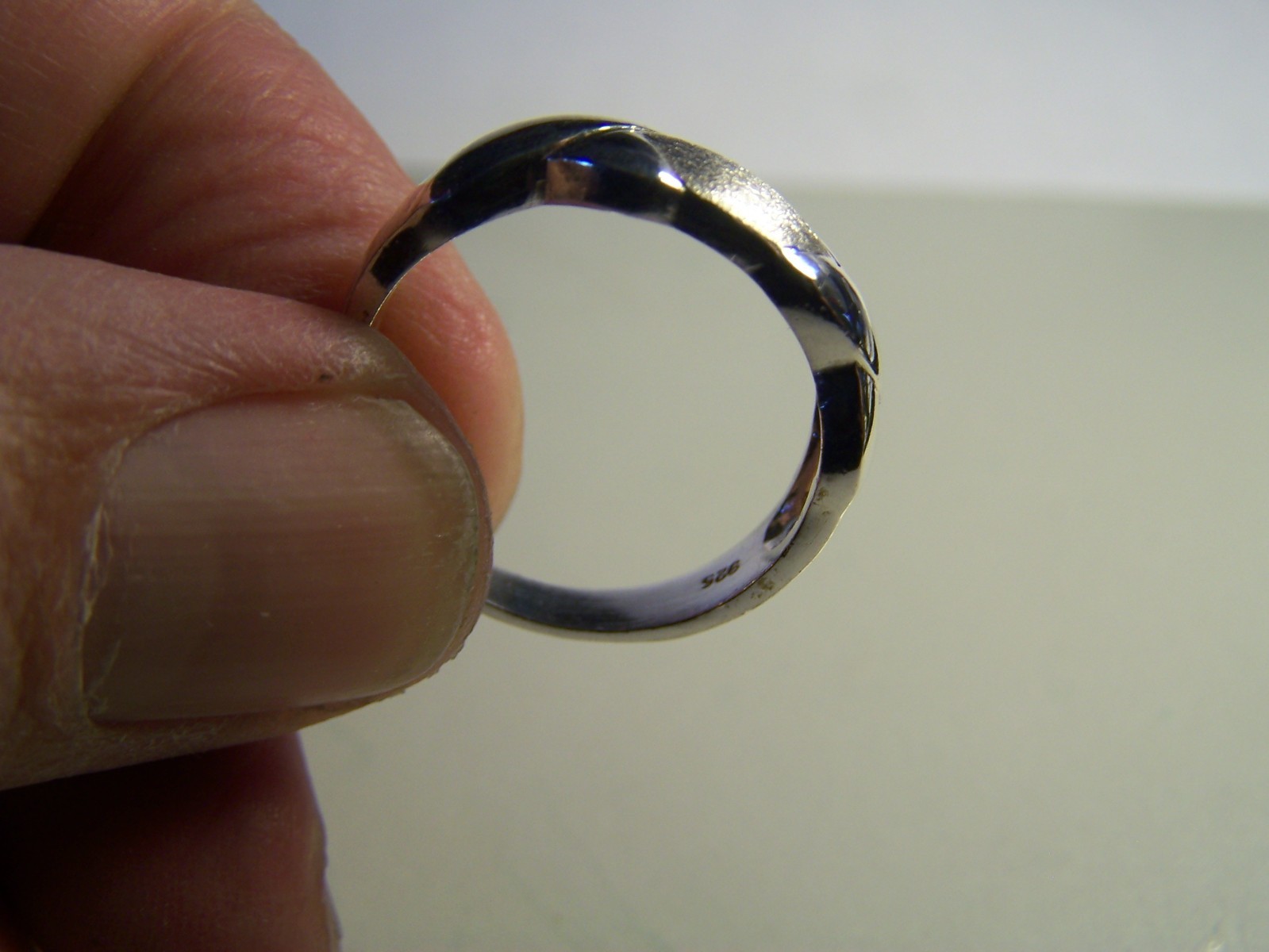VINTAGE NEW UNISEX HUGS&KISSES STERLING SILVER BAND/RING SIZE 9 3/4 SIGNED