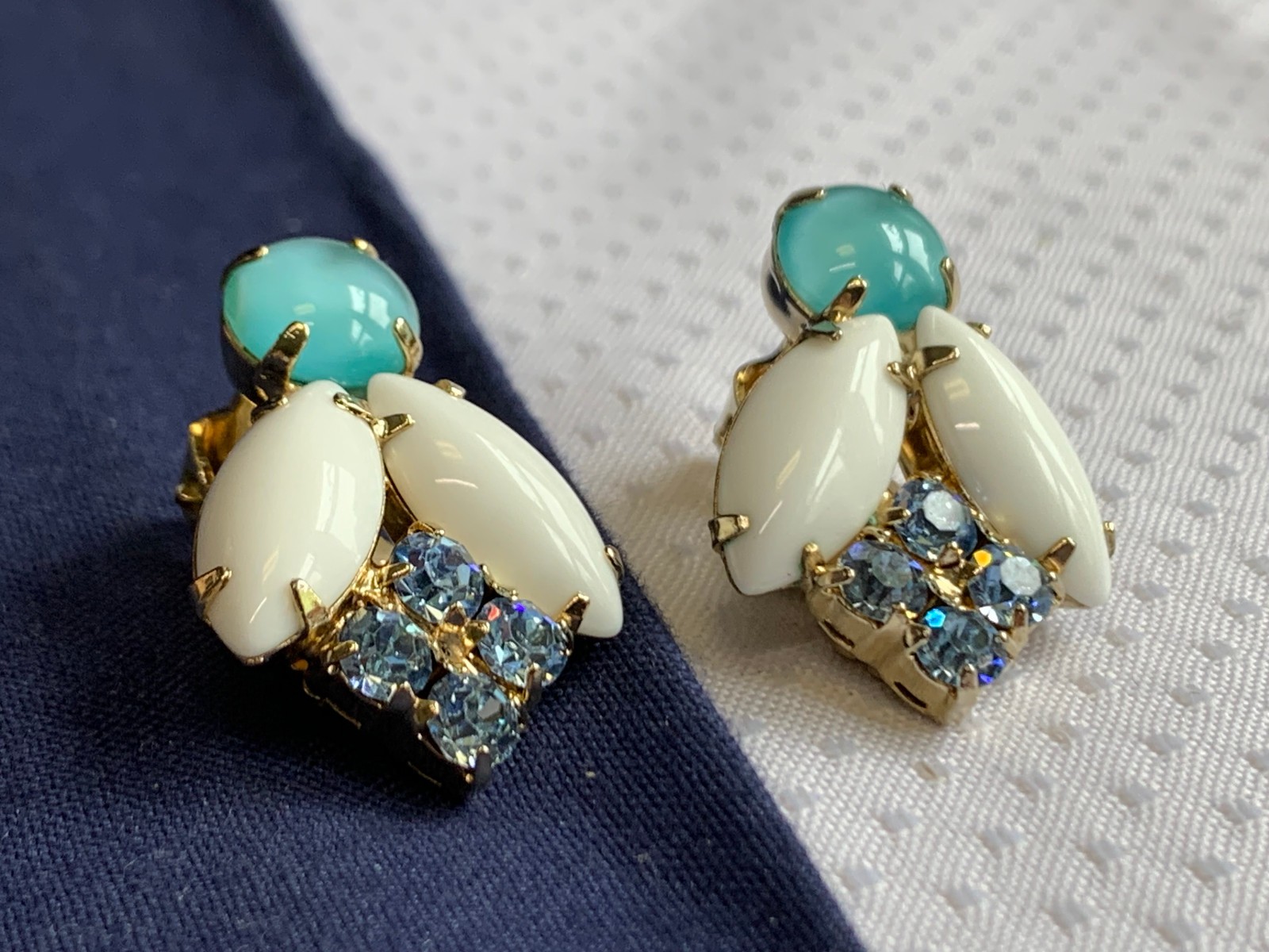 Vtg Rhinestone Costume Jewelry Set Blue Milk Glass Look Brooch Earrings *READ*