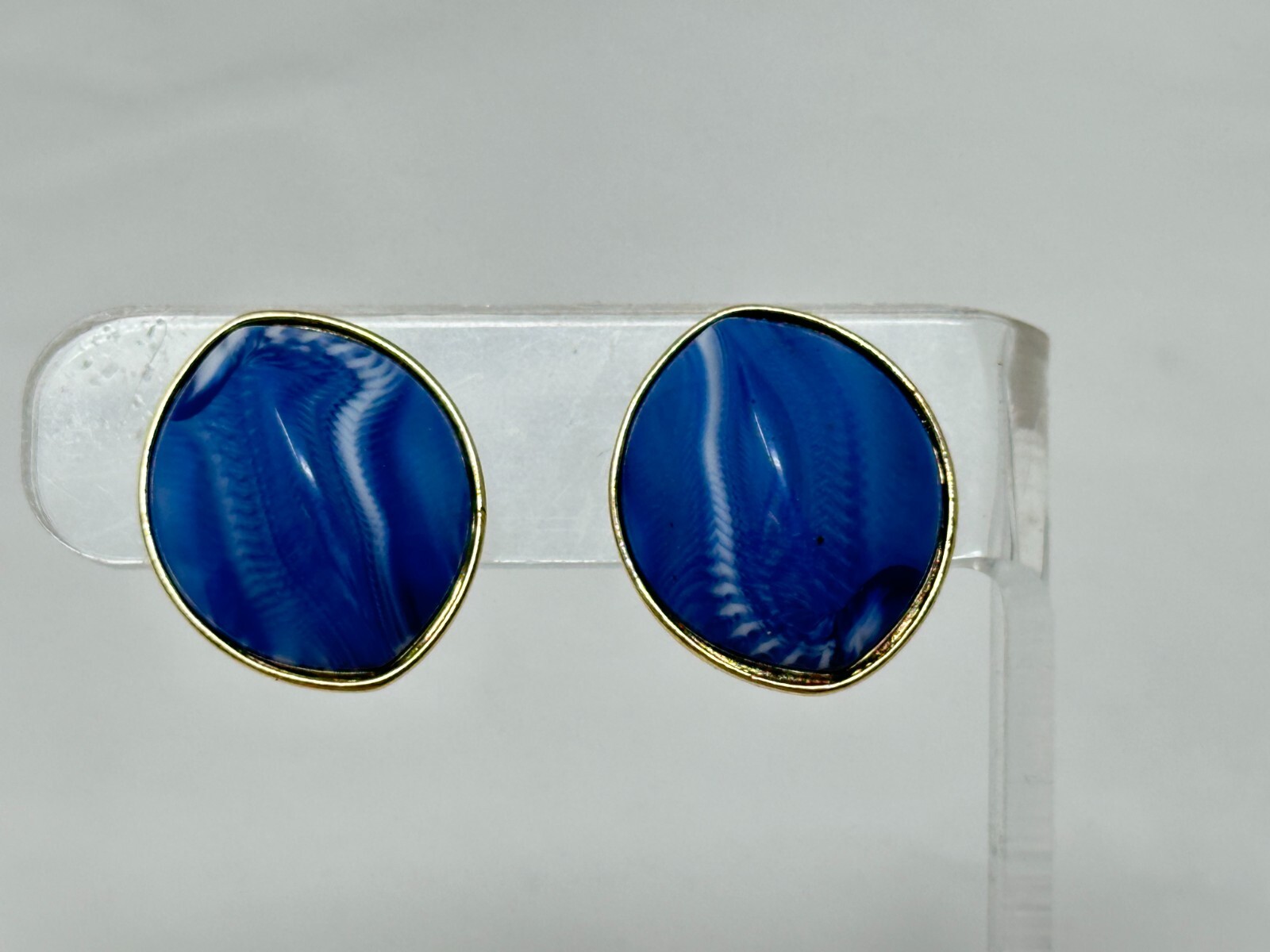 Vintage Goldtone Marbled Blue Plastic Inset Clip On Earrings