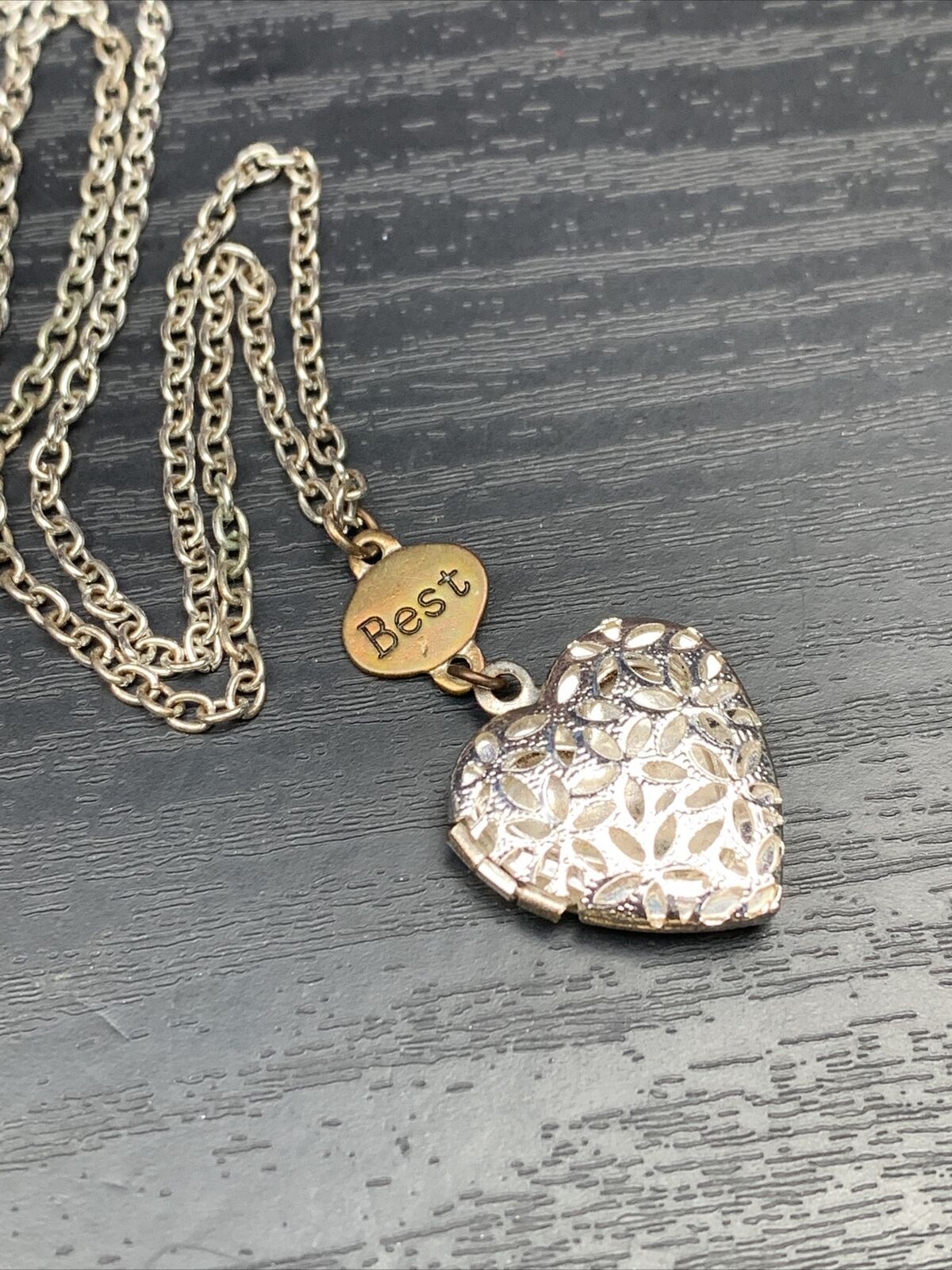 Vintage Necklace Pendant Silver Heart picture of locket￼ Silvertone 18”￼