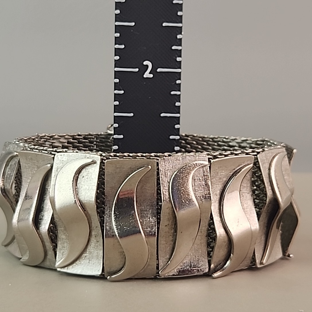 Vintage Wide Mesh Bracelet Silver Tone Wavy Panels 6.5″