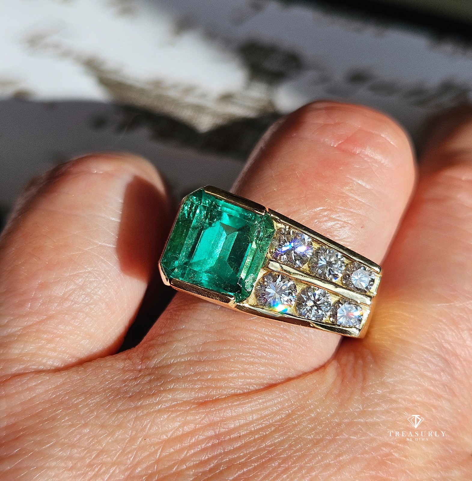 Vintage GIA 4.20ctw Natural Colombian Green Emerald Diamond 18K Yellow Gold Ring