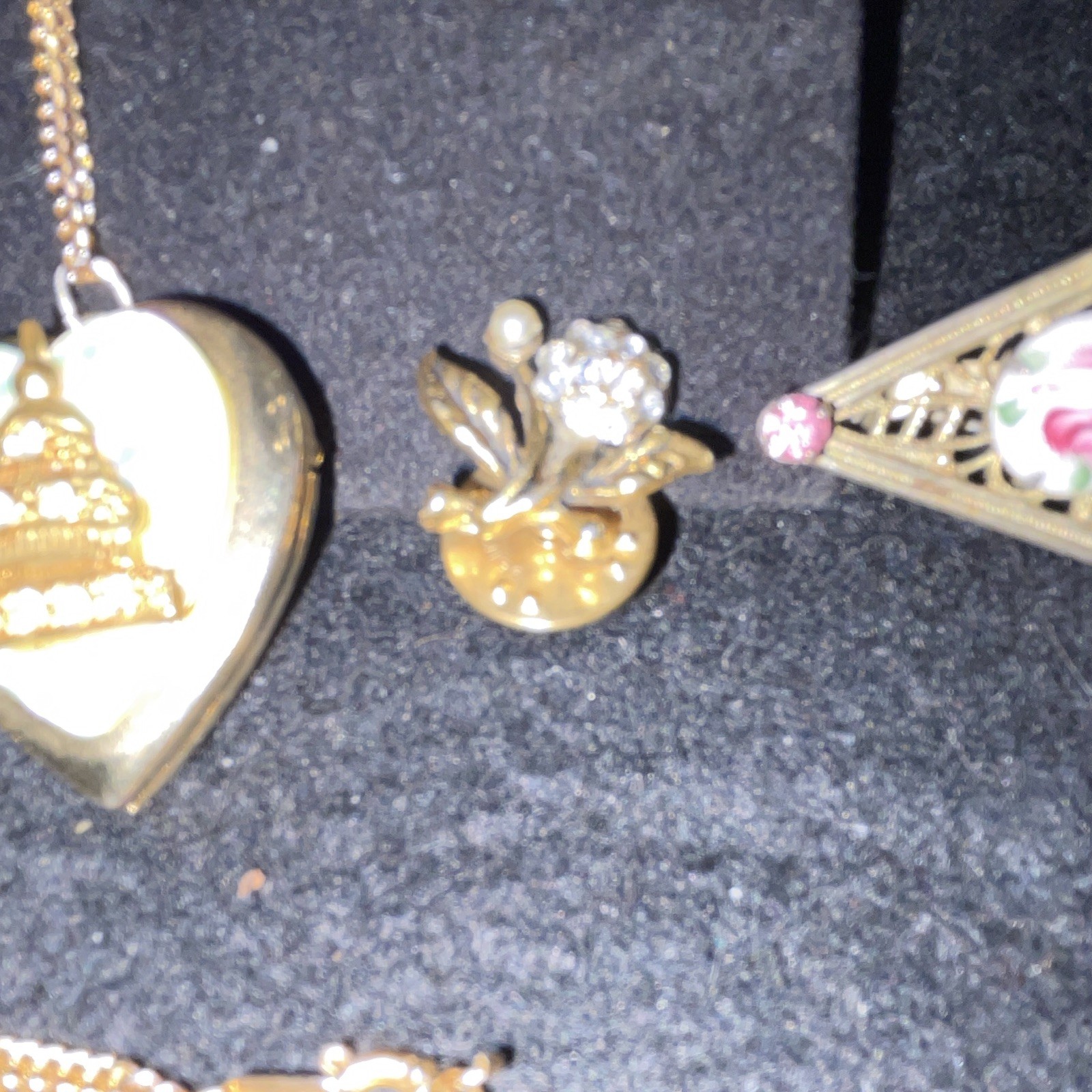 Vintage Gold Tone Mixed Jewelry Lot 4 Pcs Heart Locket Pendant Necklace Brooches