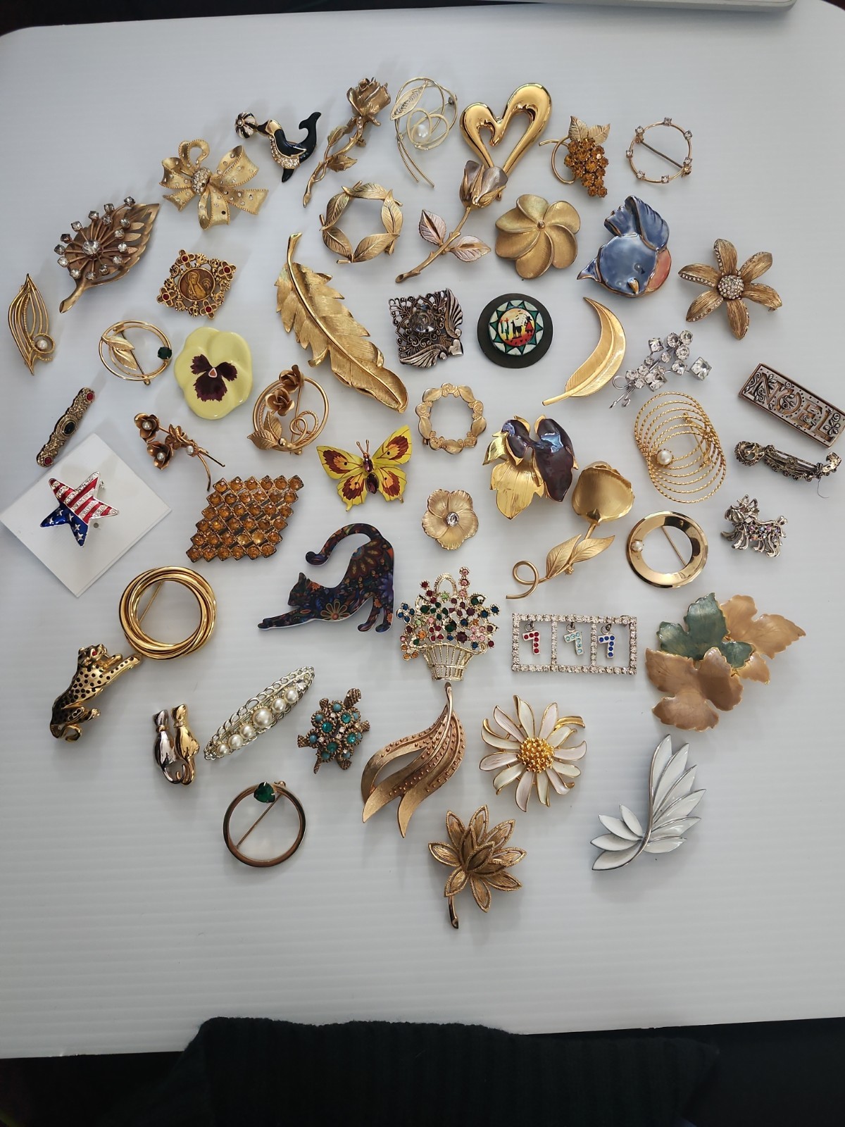 Vintage Costume Jewelry Lot of 50+ Brooches Rhinestone Enamel Floral Hearts Etc