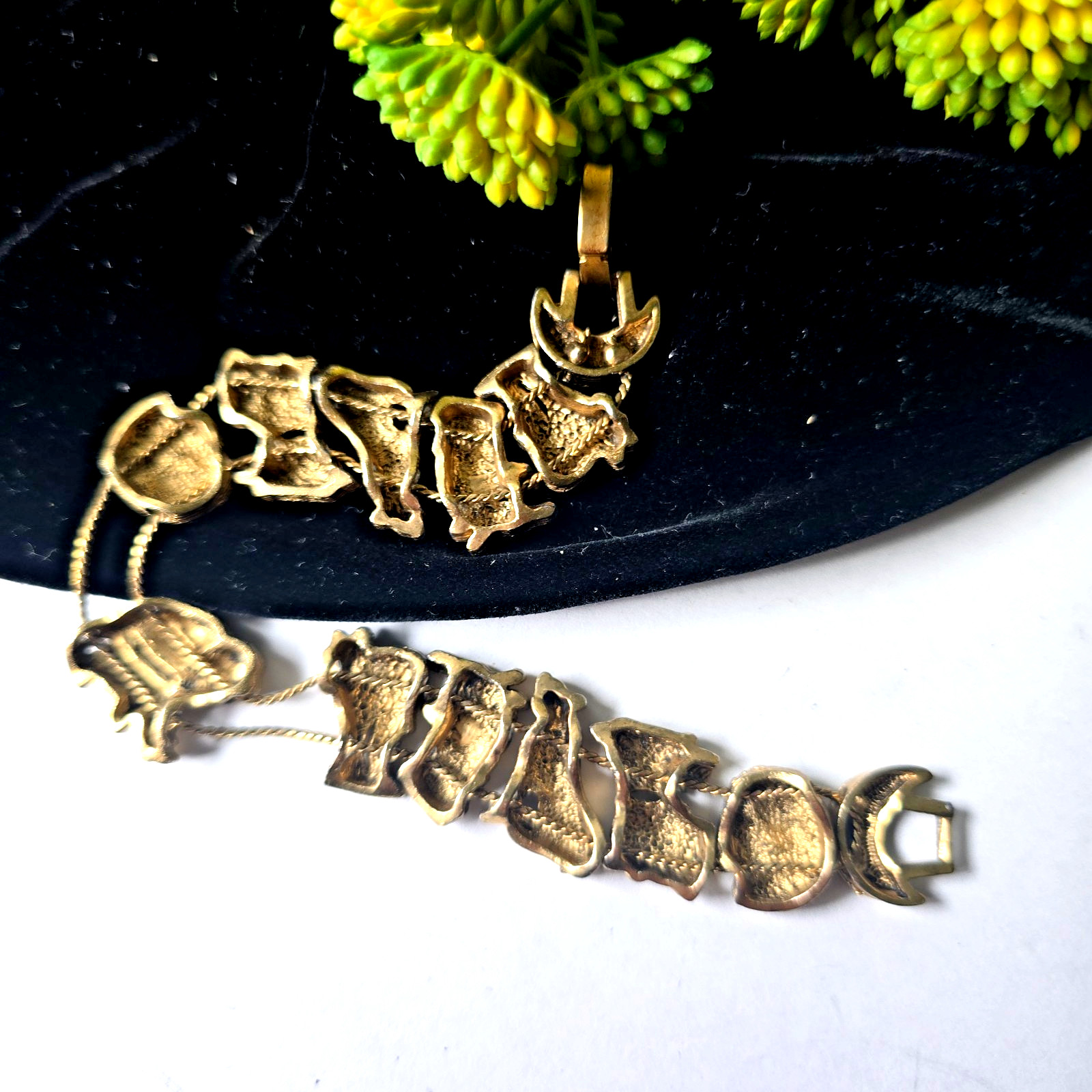 Vintage Gold Tone Metal Slider Animal Charms Bracelet 7″ Wrist