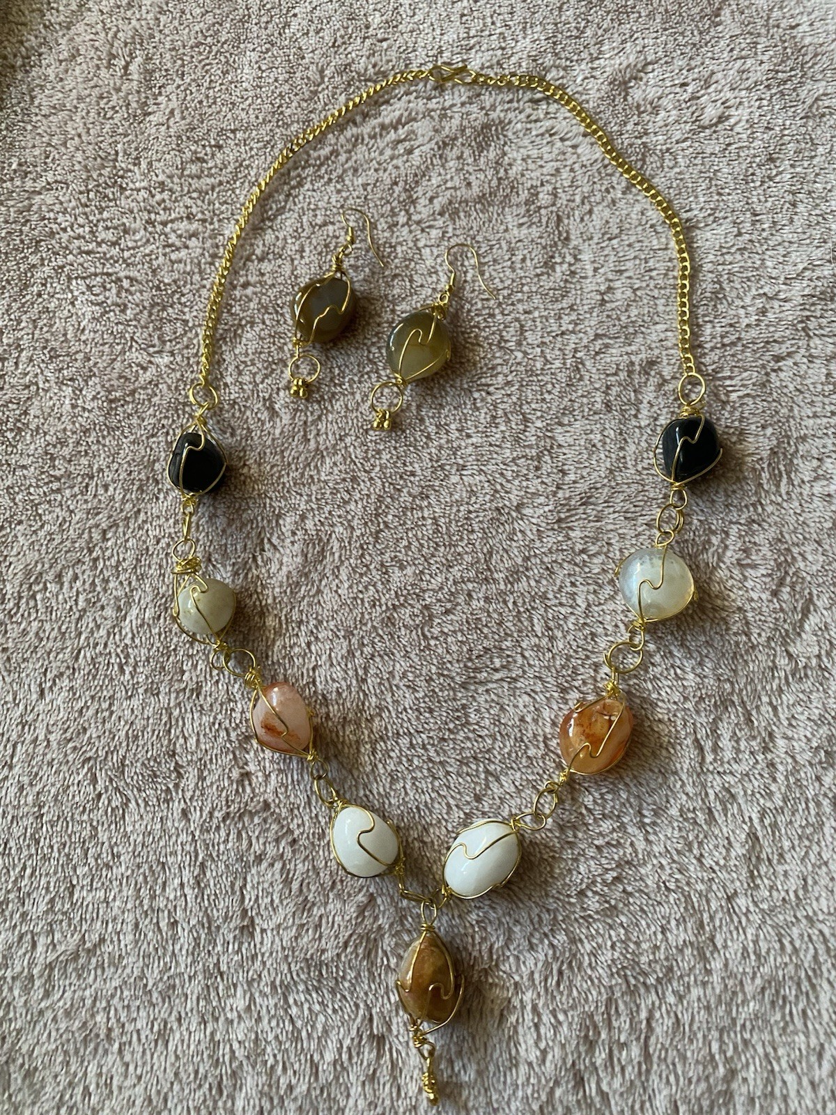 Polished gemstones necklace-earring set vintage