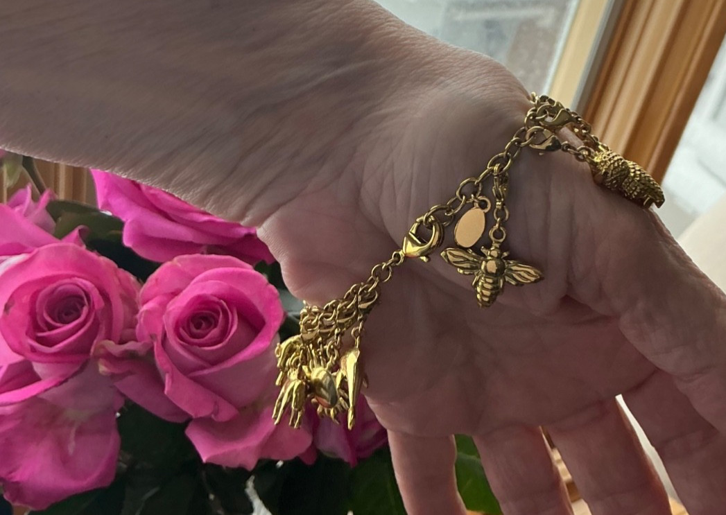 Gold tone Heavy Charm BRACELET with individual Removable Good Luck charms 🍀