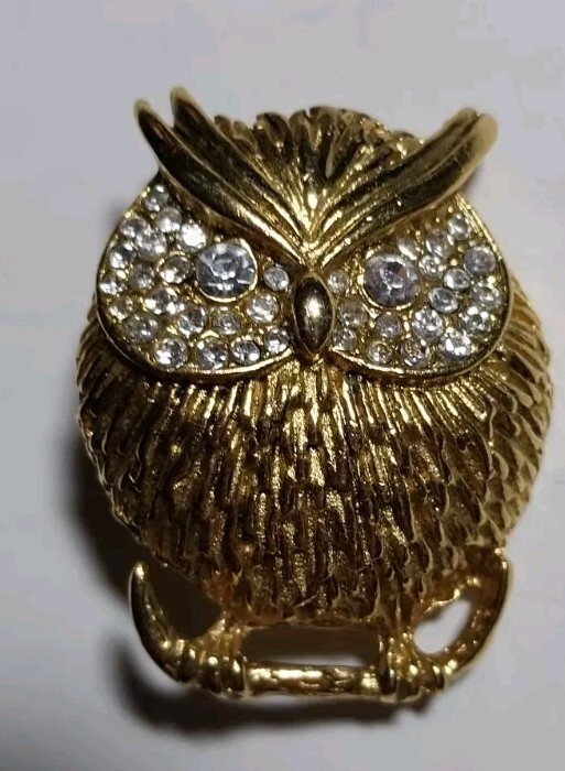 Owl Brooch – Gold Tone Rhinestone Eyes – Vintage