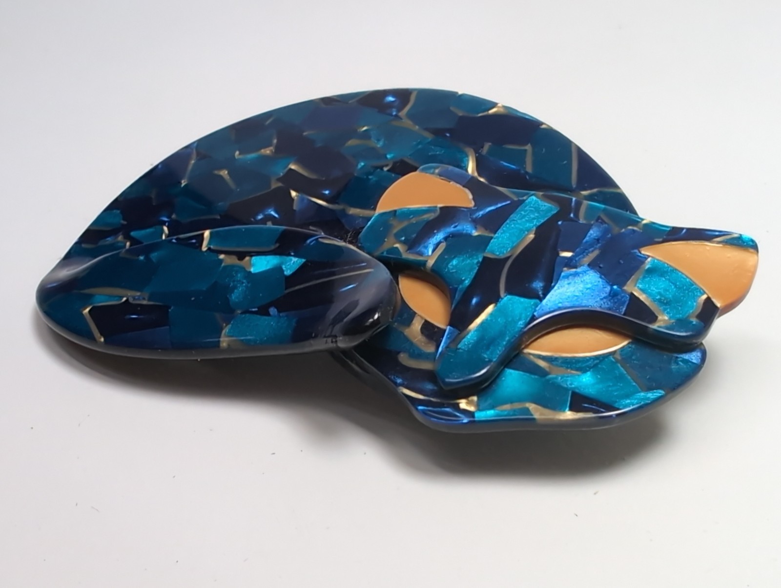 LEA STEIN Paris GOMINA Sleeping Cat Brooch Vintage Blue Gold Mosaic Acetate Pin
