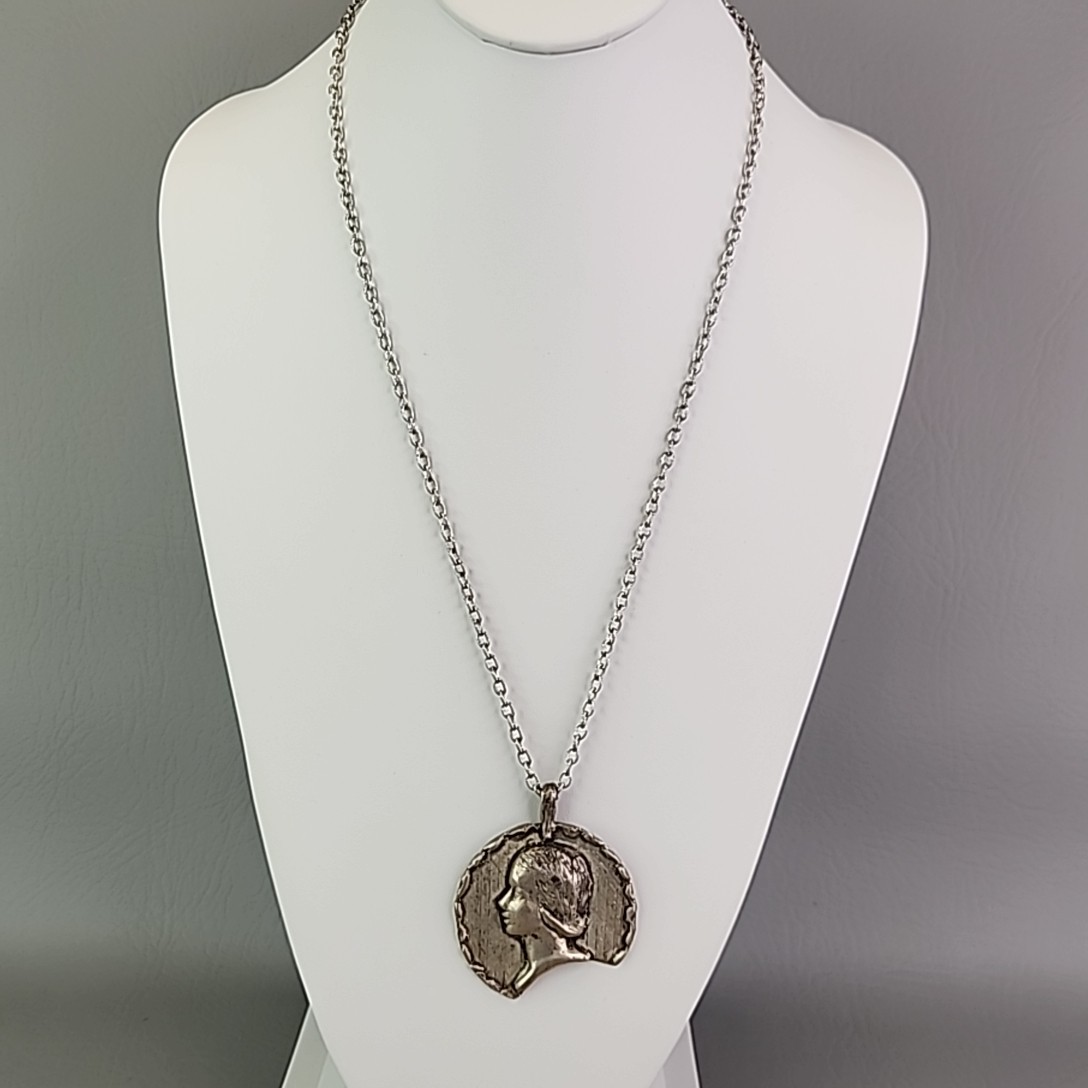 Vintage Lady Profile Necklace Repousse Silver Tone 23.5″