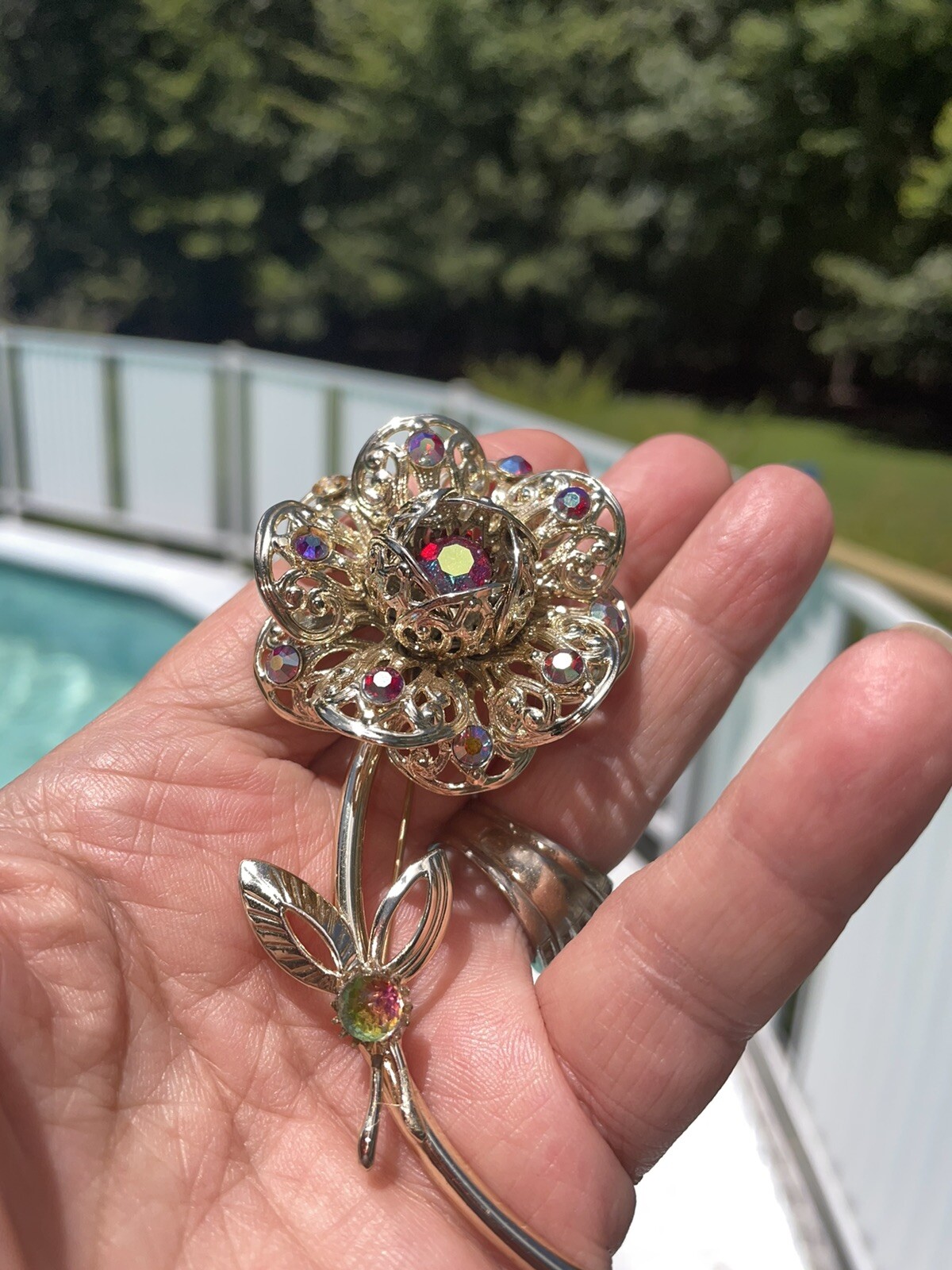 SET BROOCH & EARRINGS ! Sarah Coventry flowers fuchsia stones none missing