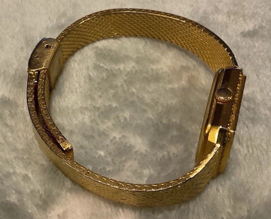 Vintage Geneva Quartz Wristwatch Gold Tone Case And Band