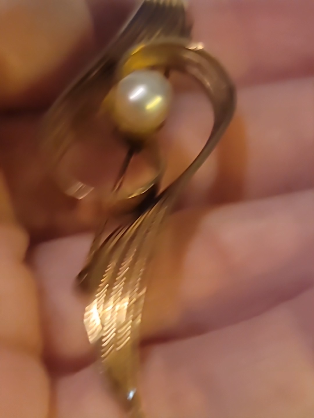 Vintage 4 Winard 12K Yellow Gold Filled Brooch Pin Textured Ribbon w/Pearl