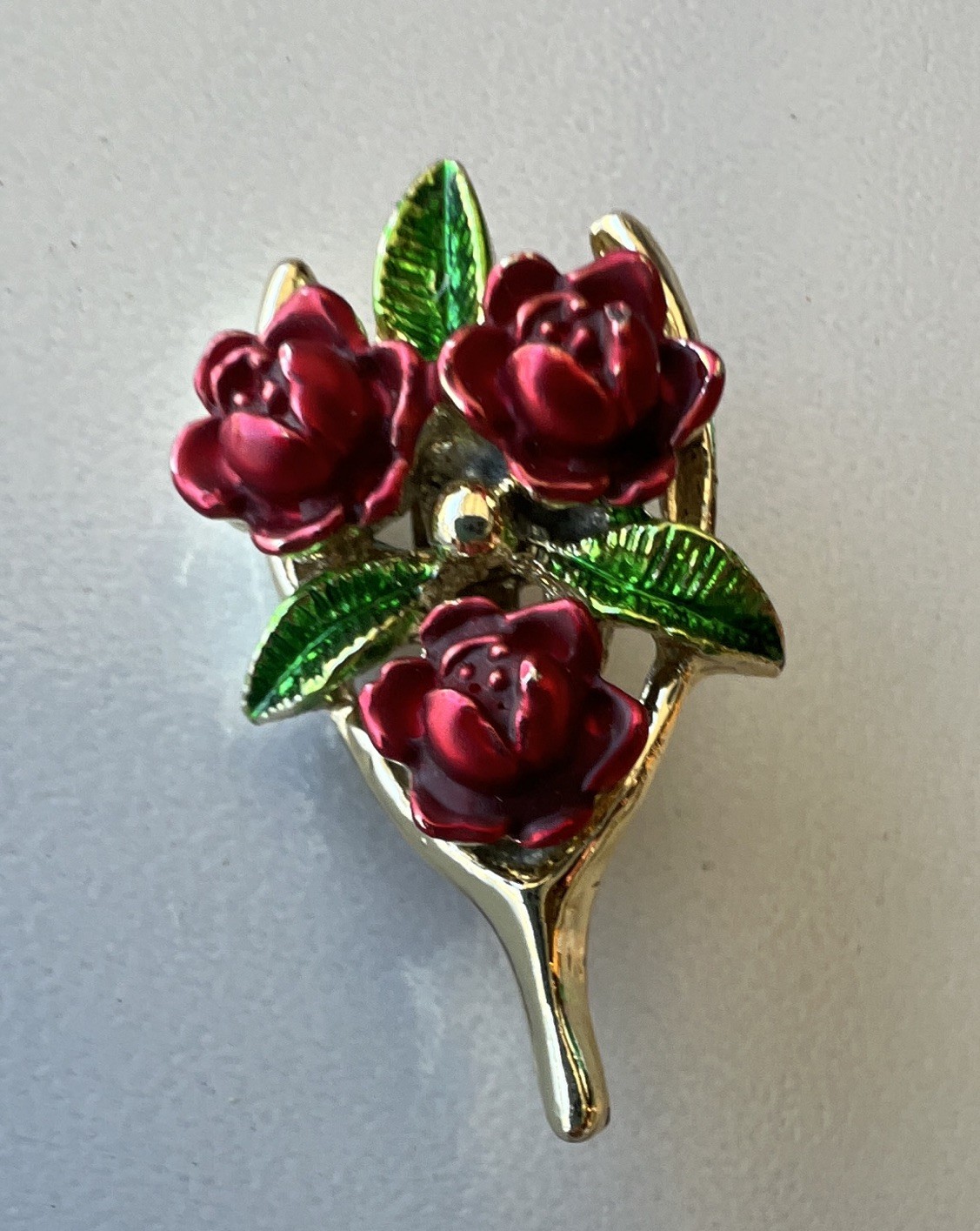 VTG SIGNED GERRYS ROSELEAF Open work Bouquet Brooch Pin RED ENAMEL goldtone