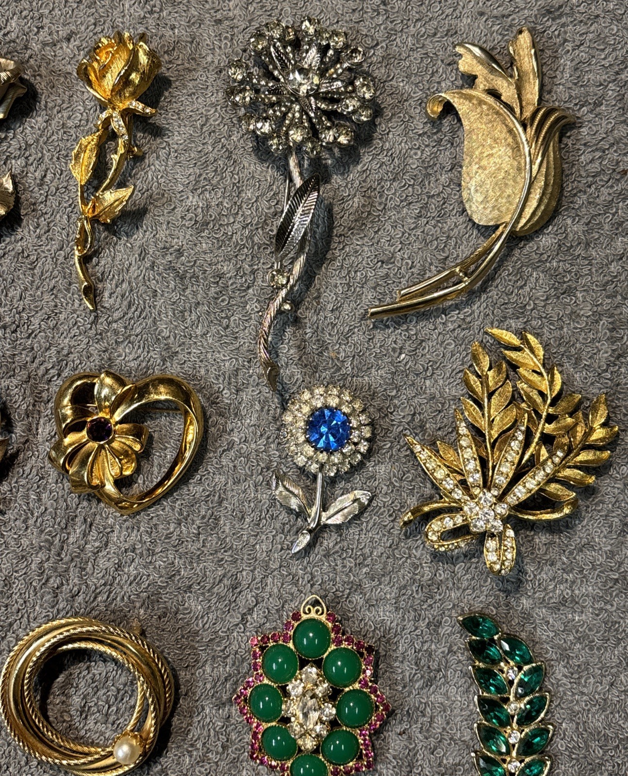 Vintage Brooch Lot Of 21 Brands Are Avon And Unbranded Sizes Range From 1 To 4in