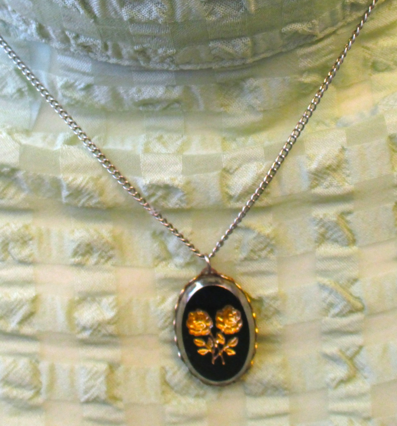Lovely Vtg Green Glass Pendant with Gold Roses & Aurora Glass Pierced Earrings